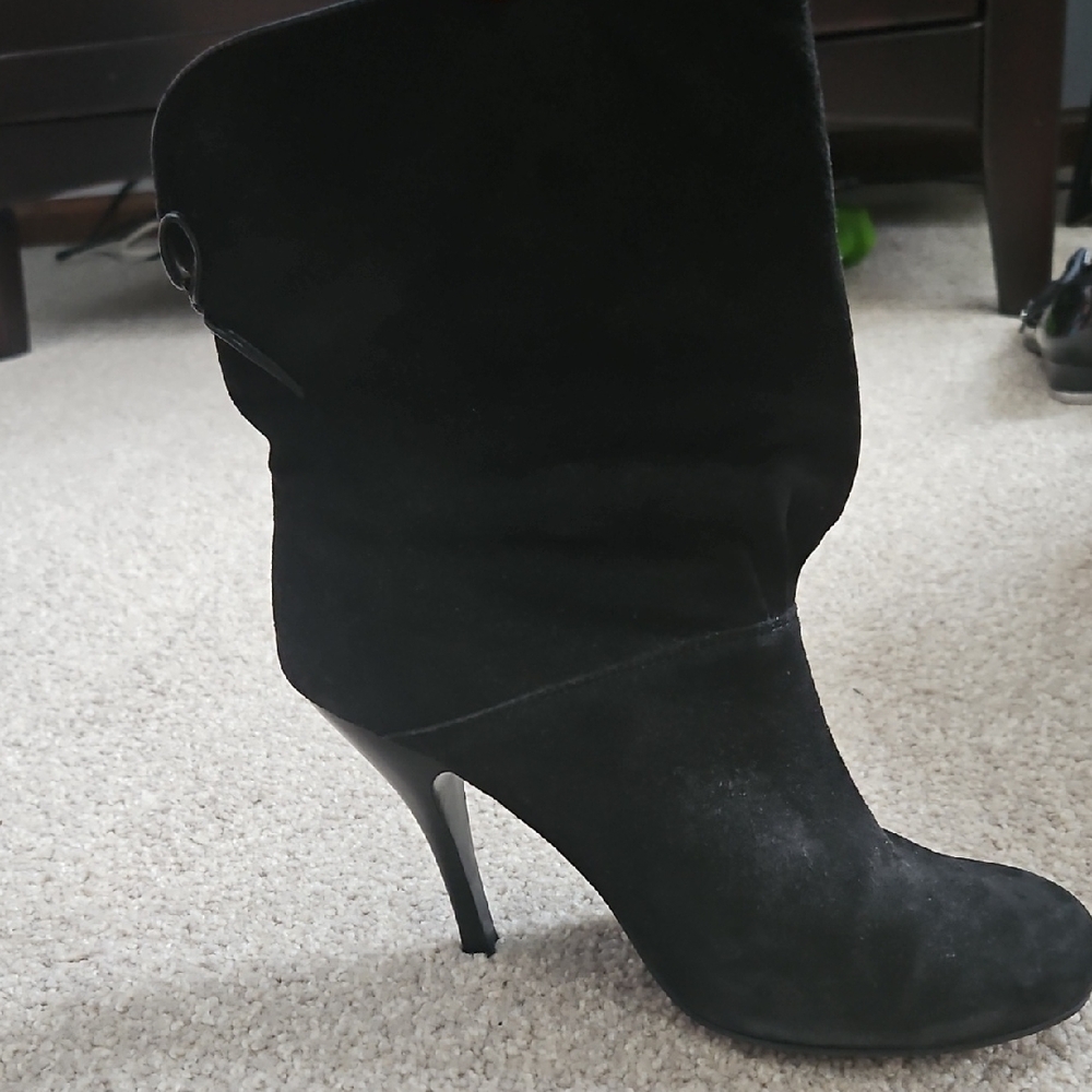 Rampage Elegant Black Suede Heeled Boots